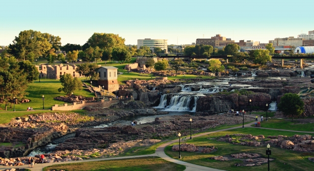 are dogs allowed at falls park in sioux falls