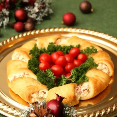 Christmas Wreath Crescent Rolls Appetizer Recipes - Just Short of Crazy