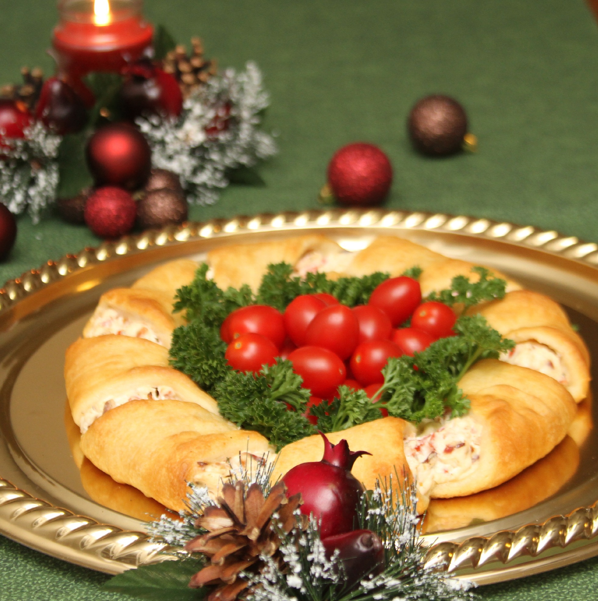 Christmas Wreath Crescent Rolls Appetizer Recipes - Just Short of Crazy